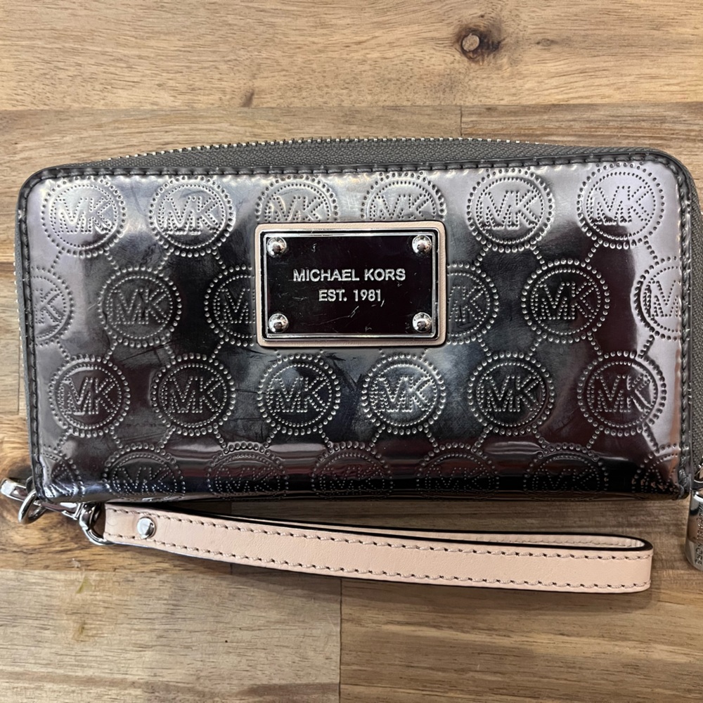 😃 Micheal Kors tech wallet